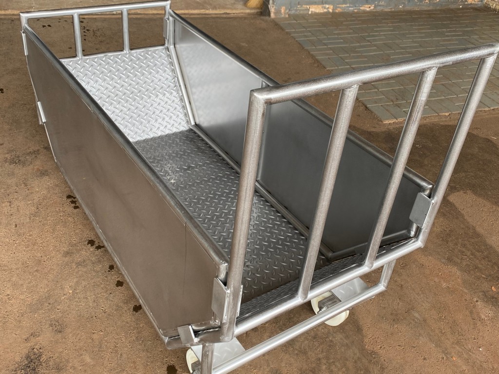 Imagem do produto Carrinho tipo Ambulância para Transportar suínos Machucados de Aço Inox 304